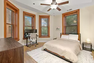 550 W Surf St, Chicago, IL 60657 - Photo 10