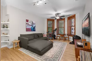 550 W Surf St, Chicago, IL 60657 - Photo 2