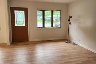 8 Wayne Ct, Park Forest, IL 60466 - Photo 2