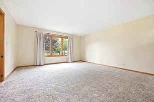 8N055 Secretariat Ct, Saint Charles, IL 60175 - Photo 6