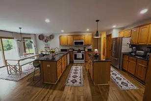 8N055 Secretariat Ct, Saint Charles, IL 60175 - Photo 4