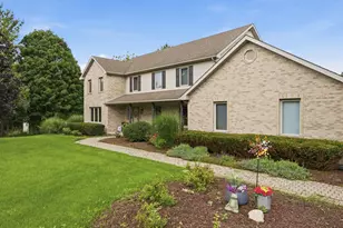 8N055 Secretariat Ct, Saint Charles, IL 60175 - Photo 2