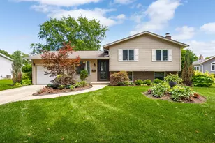 1017 N Timberlea Dr, Palatine, IL 60067 - Photo 2