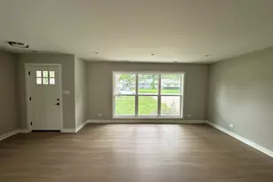 38 Evergreen St, Elk Grove Village, IL 60007 - Photo 6