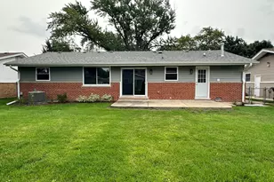 38 Evergreen St, Elk Grove Village, IL 60007 - Photo 2