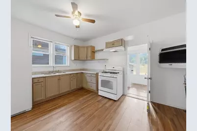 10560 S Edbrooke Avenue, Chicago, IL 60628 - Photo 6