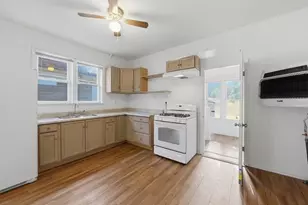 10560 S Edbrooke Ave, Chicago, IL 60628 - Photo 6