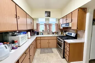 319 Oak St, Elgin, IL 60123 - Photo 14