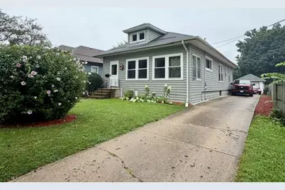 319 Oak Street, Elgin, IL 60123 - Photo 2