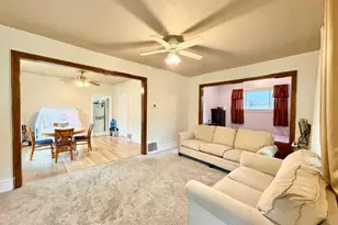 319 Oak St, Elgin, IL 60123 - Photo 8