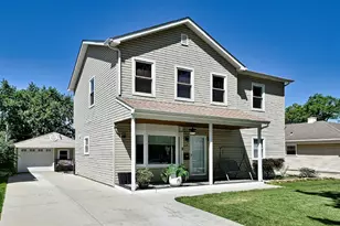 214 N William St, Mount Prospect, IL 60056 - Photo 1