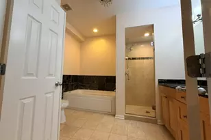 633 E Bowen Ave, Chicago, IL 60653 - Photo 10
