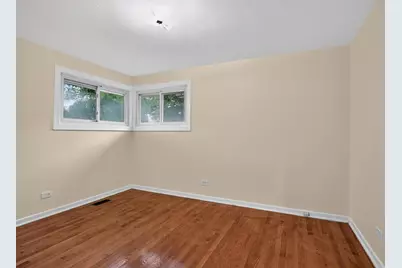 9231 N Lowell Avenue, Skokie, IL 60076 - Photo 12