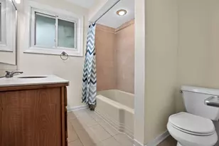 9231 N Lowell Ave, Skokie, IL 60076 - Photo 18