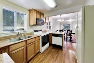 1355 Pleasant Pl, Montgomery, IL 60538 - Photo 8
