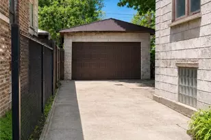 7608 S Ridgeland Ave, Chicago, IL 60649 - Photo 8