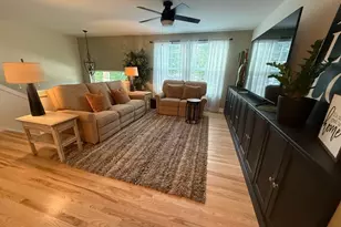 995 Reserve Dr, Elgin, IL 60124 - Photo 4
