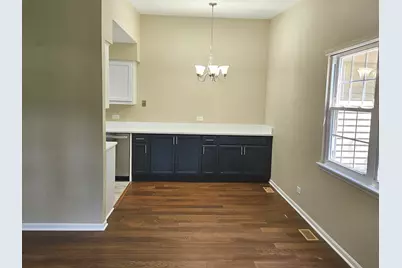 210 Redwood Court, Vernon Hills, IL 60061 - Photo 6