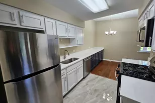 210 Redwood Ct, Vernon Hills, IL 60061 - Photo 10