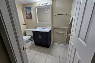 210 Redwood Ct, Vernon Hills, IL 60061 - Photo 24