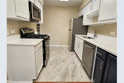 210 Redwood Court, Vernon Hills, IL 60061 - Photo 8