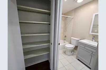 210 Redwood Court, Vernon Hills, IL 60061 - Photo 16