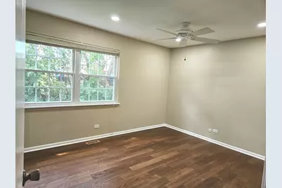 210 Redwood Court, Vernon Hills, IL 60061 - Photo 18