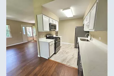 210 Redwood Court, Vernon Hills, IL 60061 - Photo 4