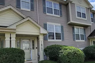11S505 Rachael Ct, Willowbrook, IL 60527 - Photo 2