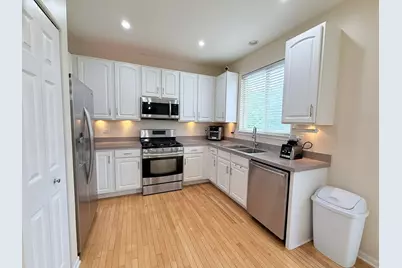 11S505 Rachael Court, Willowbrook, IL 60527 - Photo 4