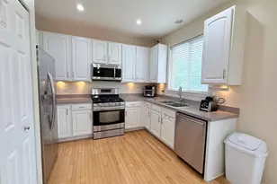 11S505 Rachael Ct, Willowbrook, IL 60527 - Photo 4