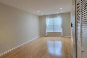 11S505 Rachael Ct, Willowbrook, IL 60527 - Photo 8