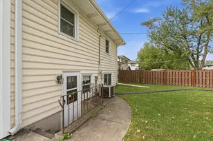 15719 Kenwood Ave, South Holland, IL 60473 - Photo 32