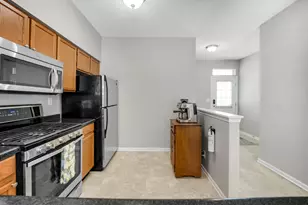 1419 Walnut Hill Ave, Saint Charles, IL 60174 - Photo 4