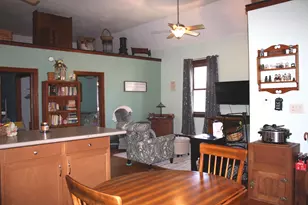 221 W Morgan St, Dixon, IL 61021 - Photo 8