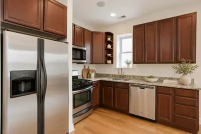 6150 N Ravenswood Avenue #4, Chicago, IL 60660 - Photo 2