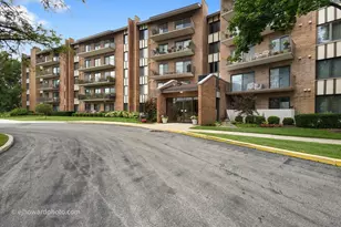701 Lake Hinsdale Dr, Willowbrook, IL 60527 - Photo 1