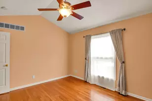 499 Kensington Ct, Dekalb, IL 60115 - Photo 10