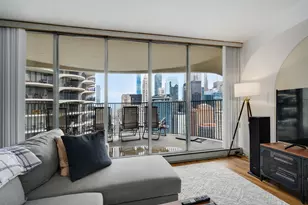 300 N State St, Chicago, IL 60654 - Photo 6