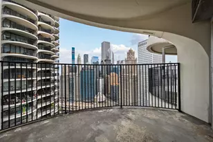 300 N State St, Chicago, IL 60654 - Photo 14