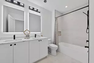 1347 W Grand Ave, Chicago, IL 60642 - Photo 18
