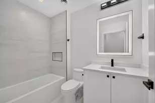 1347 W Grand Ave, Chicago, IL 60642 - Photo 20