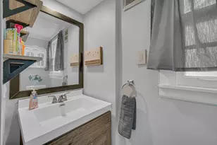 909 Pershing Dr, Wauconda, IL 60084 - Photo 16