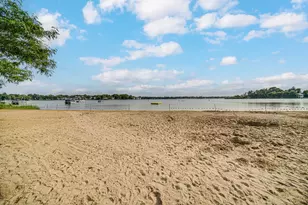 909 Pershing Dr, Wauconda, IL 60084 - Photo 22