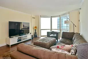 195 N Harbor Dr, Chicago, IL 60601 - Photo 2