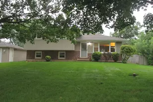 23W554 Burdette Ave, Carol Stream, IL 60188 - Photo 2