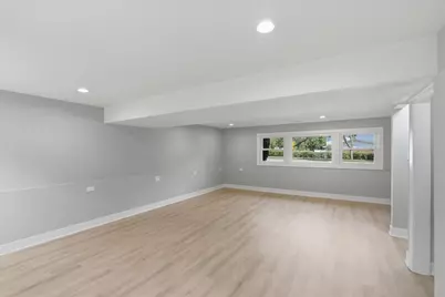 37 E Weathersfield Way, Schaumburg, IL 60193 - Photo 18
