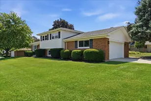 37 E Weathersfield Way, Schaumburg, IL 60193 - Photo 4