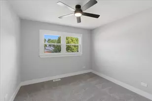37 E Weathersfield Way, Schaumburg, IL 60193 - Photo 10