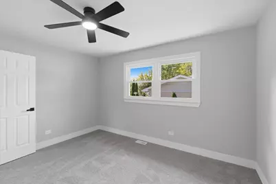 37 E Weathersfield Way, Schaumburg, IL 60193 - Photo 12